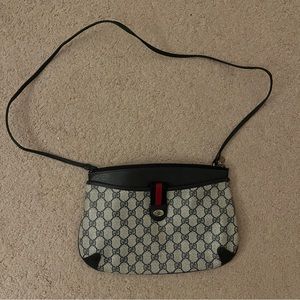 Authentic Vintage Gucci shoulder bag!